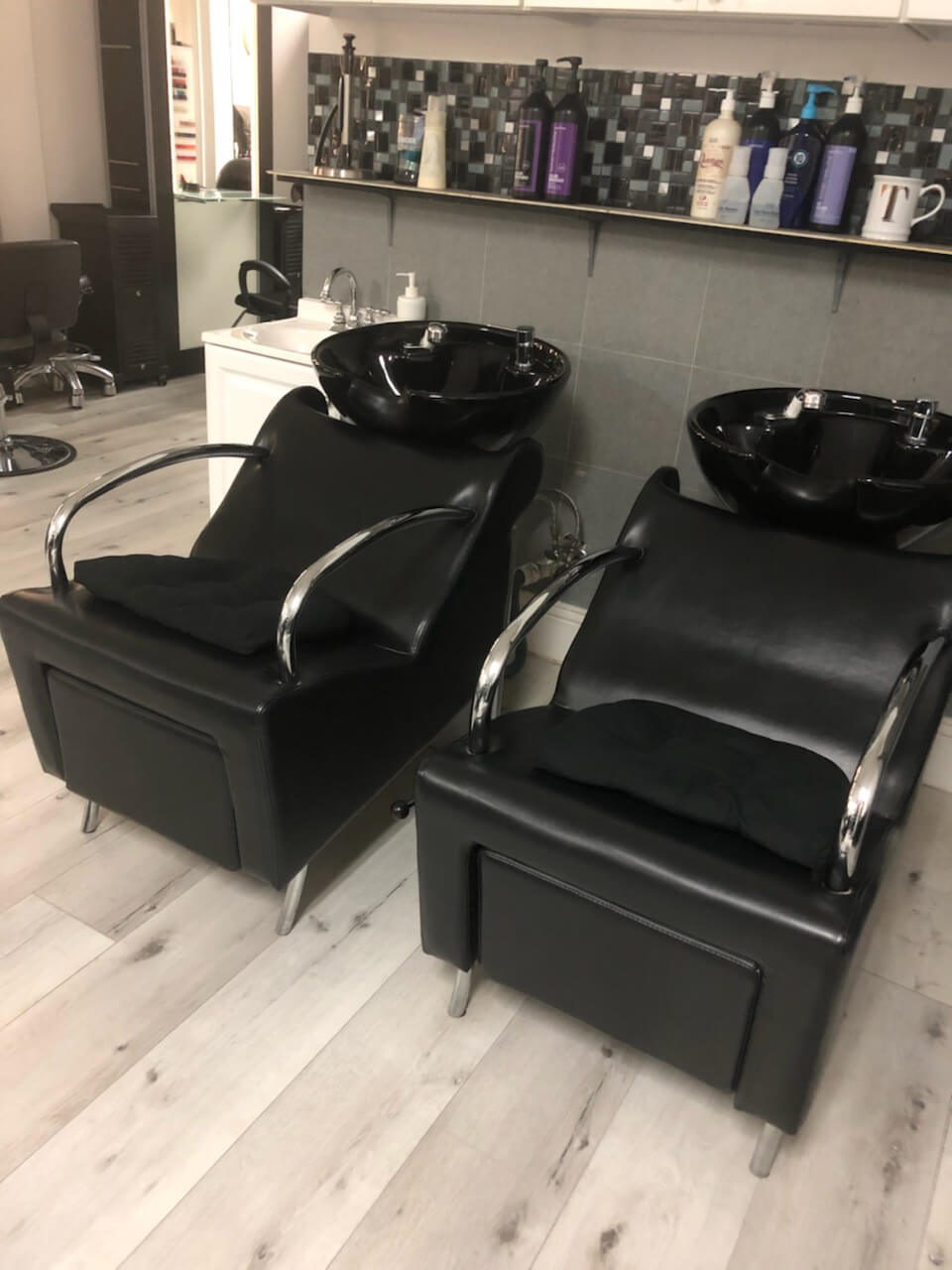 New salon chairs in the color black.